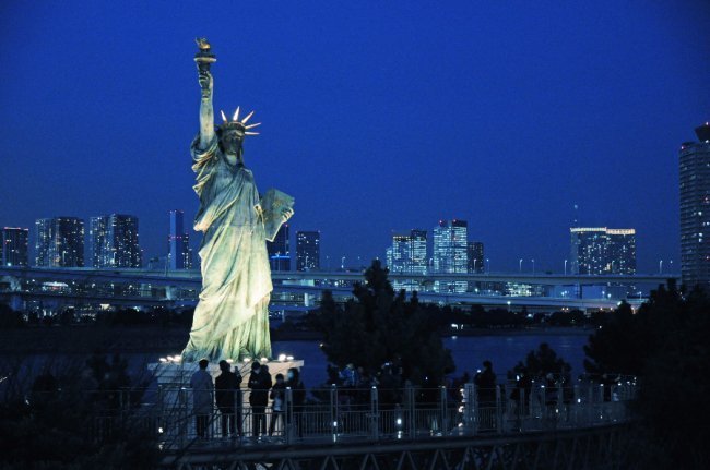 Статуя Свободи в Токіо