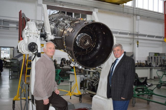 Радники директора заводу «Мотор»: зправа - Сергій Чубинський, зліва - Петро Лєтніков