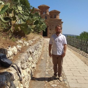 Священник з Волині відкрив власну фірму в Італії