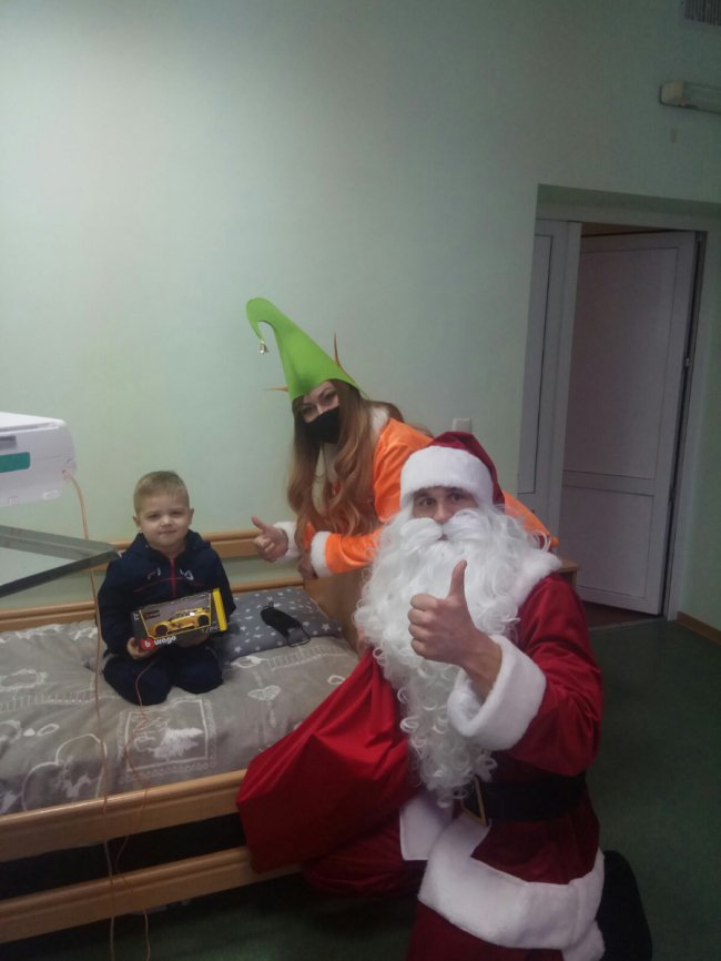 Маленькі пацієнти обласної лікарні Волині не залишилися без новорічного дива*