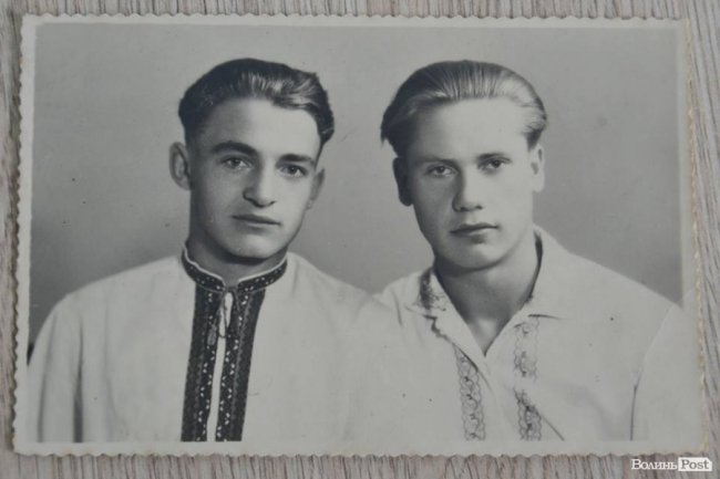 Зліва - студент Всеволод Грабчев (Житомир, 1955) 