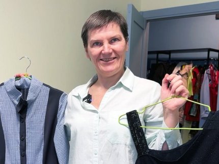 Звільнена з російського полону волинянка створила власну колекцію суконь