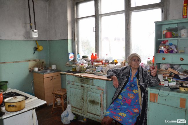 Догляд без догляду? Історія луцької бабусі, яка живе на самоті