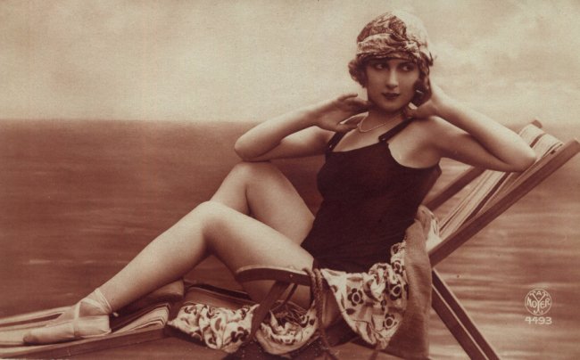 Пляжна мода в Луцьку майже 100 років тому 