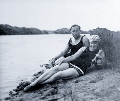 Пляжна мода в Луцьку майже 100 років тому 