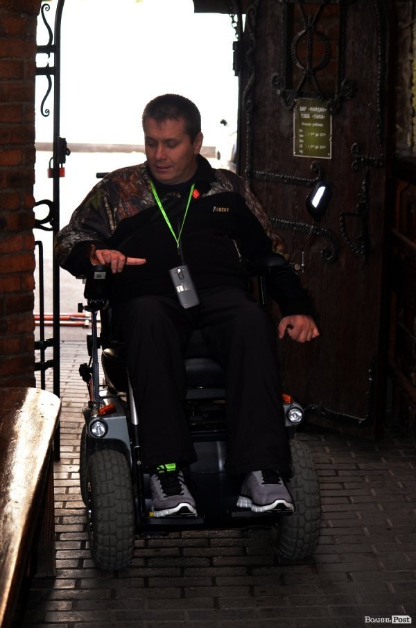 Місто перешкод: у які заклади Луцька можна потрапити на візку?