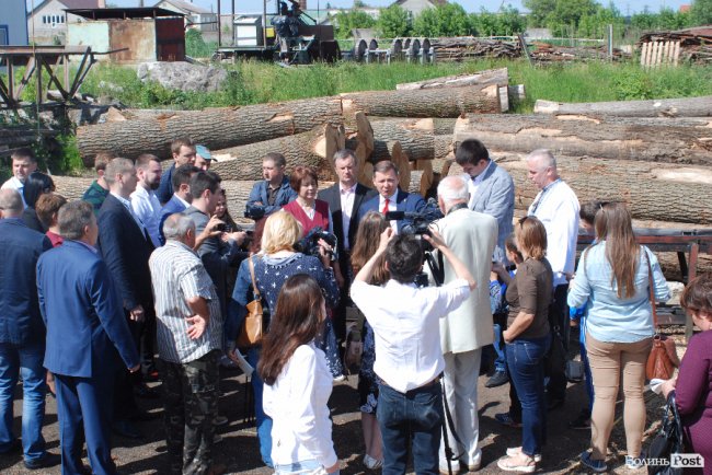 Ляшко на Волині нагороджував медиків, обробляв дерево та зустрівся з митрополитом Михаїлом