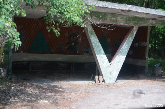 зупинка за поворотом на «Дугу» 