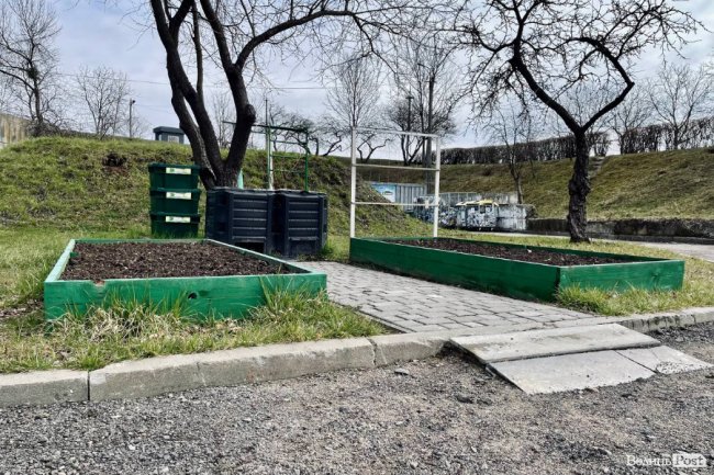 Компостери та теплі грядки у луцькому центрі управління відходами