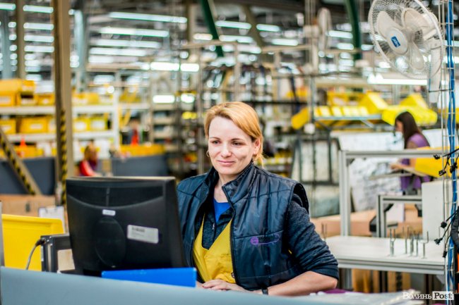 Фотопроект, вдячність «без слів» і «корпоративні» тюльпани: на луцькому «Кромберзі» креативно зустріли весну. ФОТО*