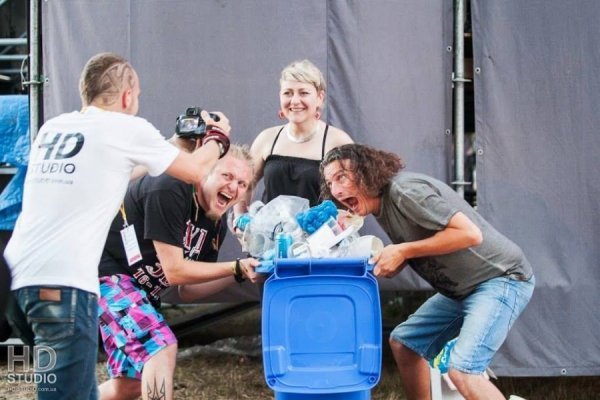 Ведучі Бандерштату Вікторія Жуковська, М'яч Дредбол та Скрябін 