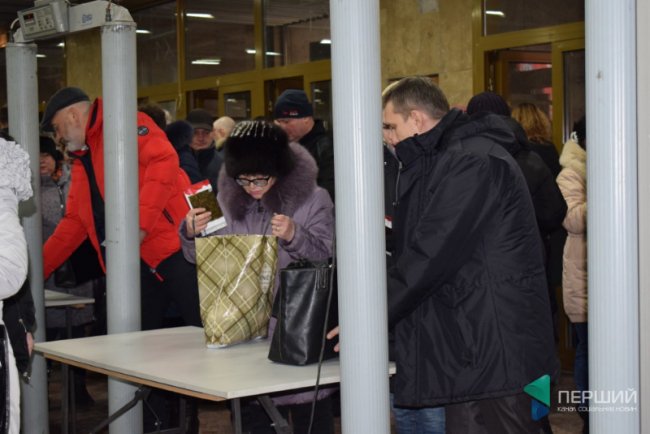 «Україноботи» проти «зрадофілів», або Як волиняни їздили на форум до Порошенка. РЕПОРТАЖ