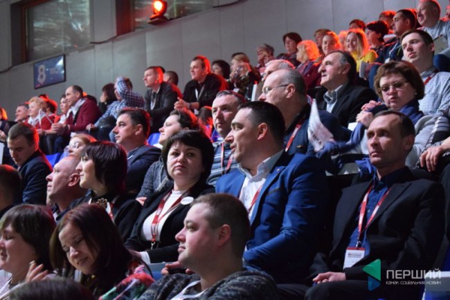 «Україноботи» проти «зрадофілів», або Як волиняни їздили на форум до Порошенка. РЕПОРТАЖ