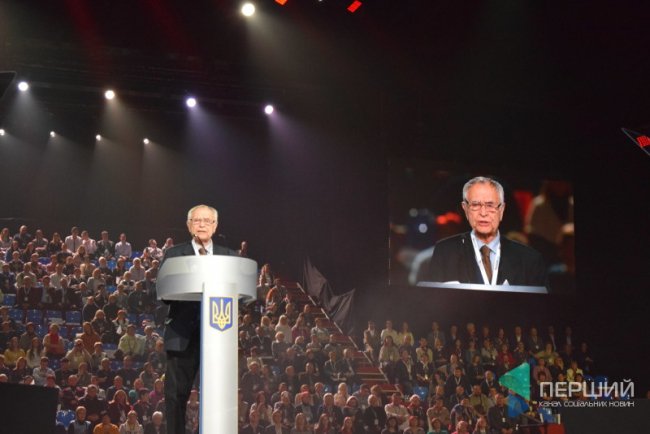 Поет Дмитро Павличко присвятив Петру Порошенку кілька віршів