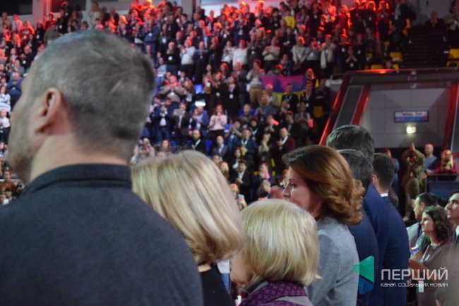 Перша леді чекала у залі