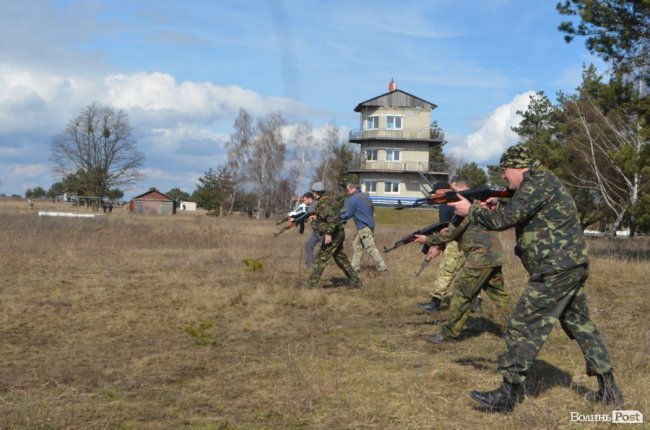 Важко в навчанні – легко в бою: на Волині - «вогневий» вишкіл загонів тероборони