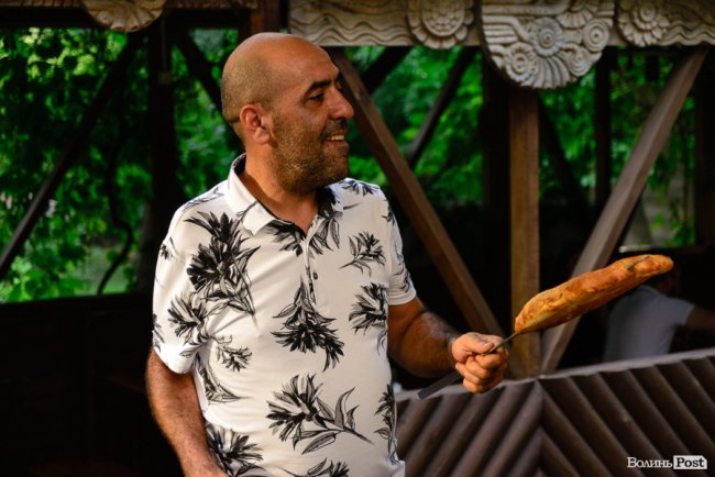 Смачна їжа у неймовірному місці: у Луцьку відкрили екокафе вірменської кухні* 