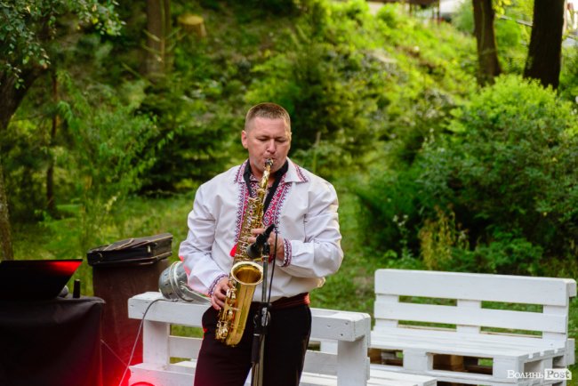 Смачна їжа у неймовірному місці: у Луцьку відкрили екокафе вірменської кухні* 