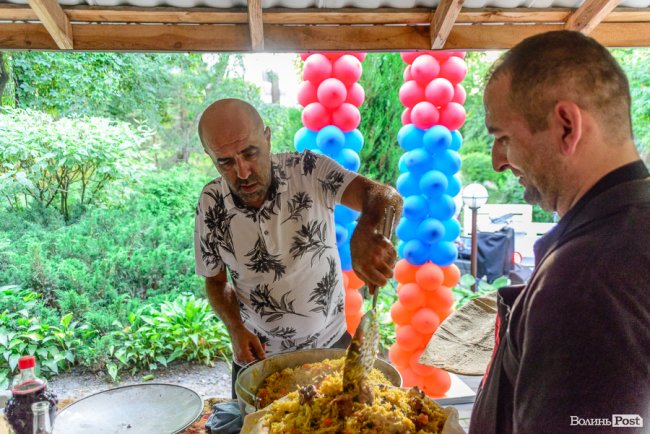 Смачна їжа у неймовірному місці: у Луцьку відкрили екокафе вірменської кухні* 