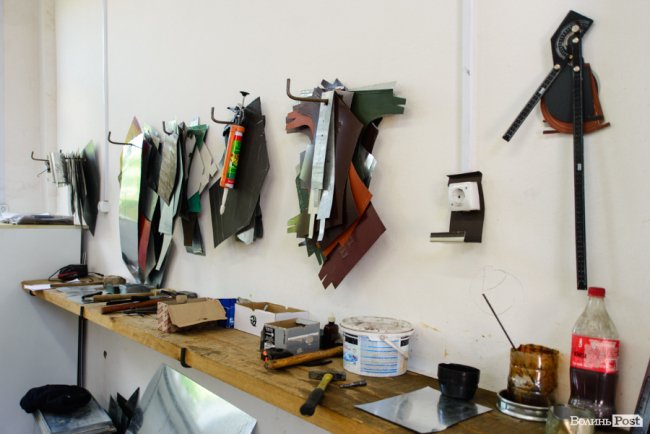 «Обрав би цей шлях знов»: чоловік 50 років працює бляхарем на «Житлобуді-2»