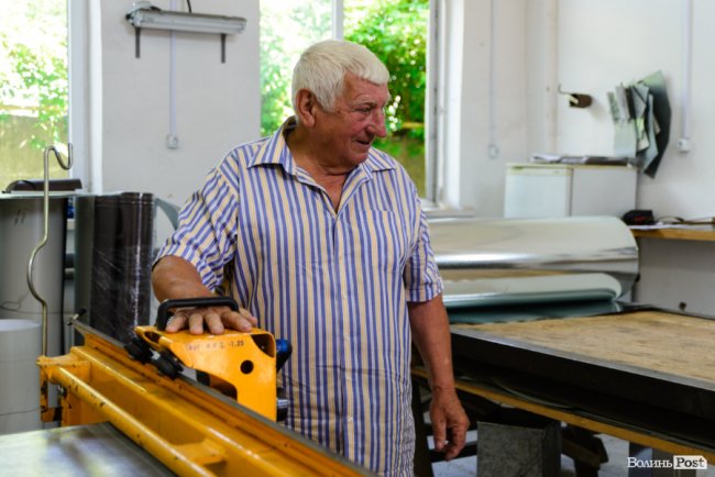 «Обрав би цей шлях знов»: чоловік 50 років працює бляхарем на «Житлобуді-2»