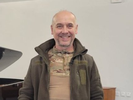 Викладач музшколи з Луцька на фронті грав на пеньку замість барабана