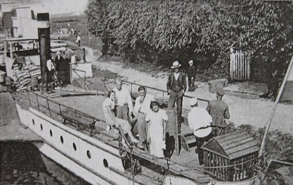 Пароплав на річці Стир. Фото міжвоєнного часу. З книги «Вулиці і майдани Луцька» В. Пясецького, Ф. Мандзюка