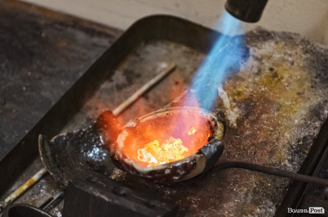 Що означає проба «585» та чому найдорожче «біле» золото – не біле: розмова у майстерні волинського ювеліра. ФОТО 