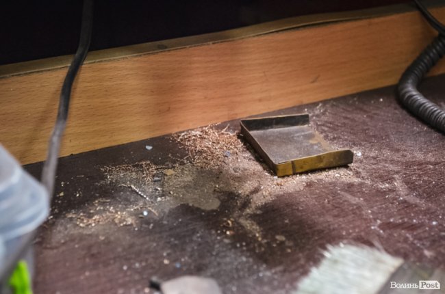 Такий вигляд має золотий пил.