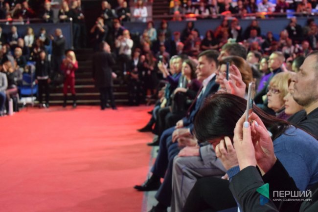 «Україноботи» проти «зрадофілів», або Як волиняни їздили на форум до Порошенка. РЕПОРТАЖ