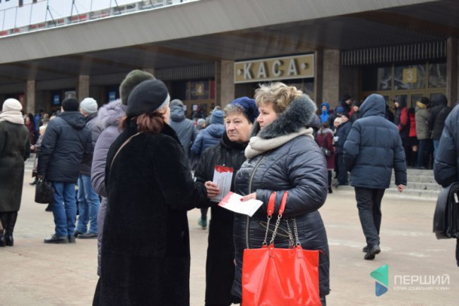 «Україноботи» проти «зрадофілів», або Як волиняни їздили на форум до Порошенка. РЕПОРТАЖ