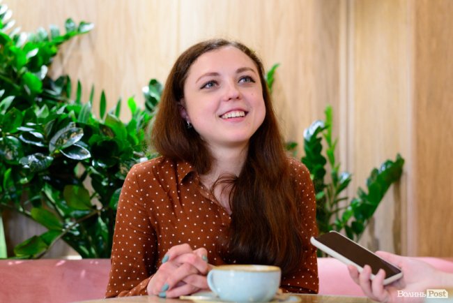 «Мій перший робочий політ був буквально першим у житті»: стюардеса з Волині – про міфи, коронавірус та яйця на борту 