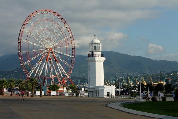 «Нотатки мандрівниці» Ірини Хом'як: легенда про мільйони троянд, фантастичне вино та грузинський Лас-Вегас