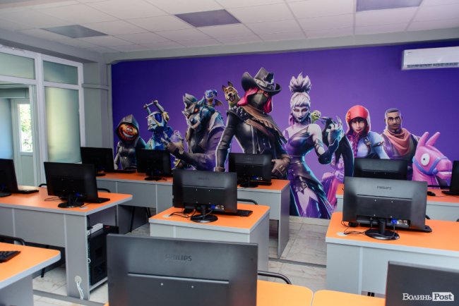Навчання із окулярами VR, без книжок і «домашки»: екскурсія першою у Луцьку приватною школою IT STEP School*