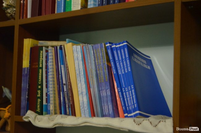 «У 22 роки я був в обісцяних штанах»: як товариство анонімних алкоголіків у Луцьку дає шанс на друге життя 