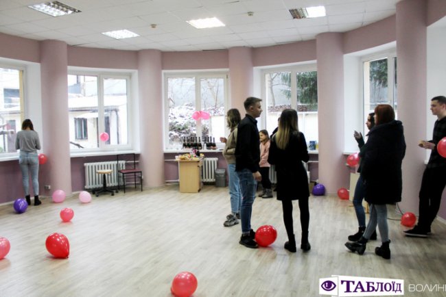 У центрі Луцька відкрили танцювальну школу для дітей і дорослих*