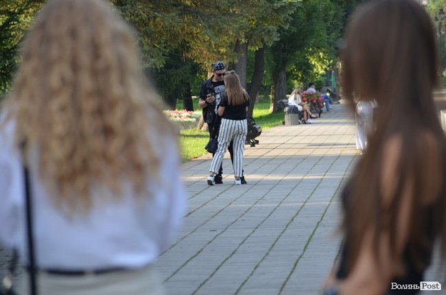 «Хочеш виясняти атнашенія, іди за угол»: як у Луцьку реагують на насилля у людних місцях. ЕКСПЕРИМЕНТ 