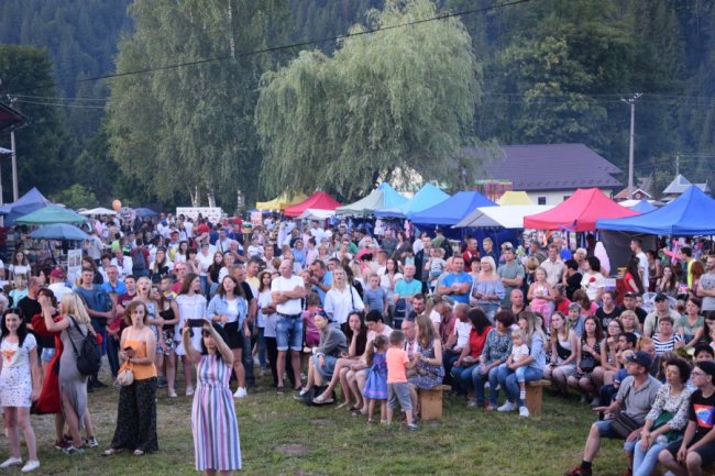 «Татарівську ватру» запалили: мережа «АТБ» допомогла провести один із головних  етнофестивалів Прикарпаття*