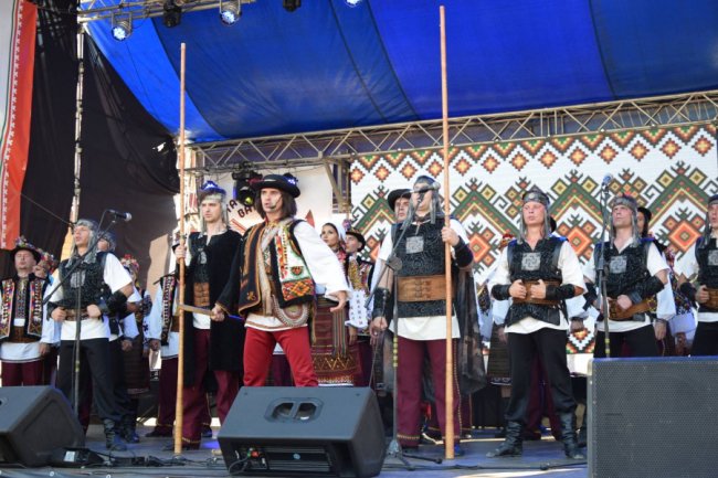 «Татарівську ватру» запалили: мережа «АТБ» допомогла провести один із головних  етнофестивалів Прикарпаття*