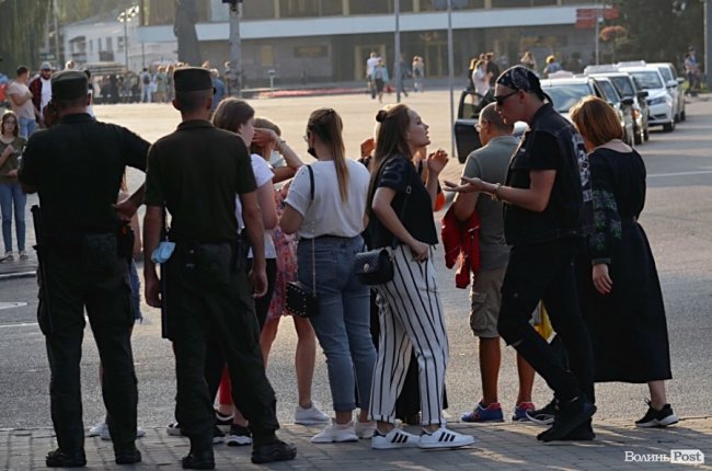 «Хочеш виясняти атнашенія, іди за угол»: як у Луцьку реагують на насилля у людних місцях. ЕКСПЕРИМЕНТ 