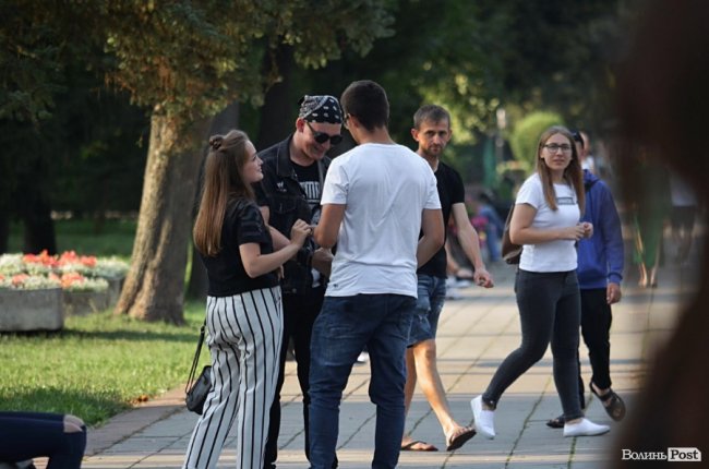 «Хочеш виясняти атнашенія, іди за угол»: як у Луцьку реагують на насилля у людних місцях. ЕКСПЕРИМЕНТ 