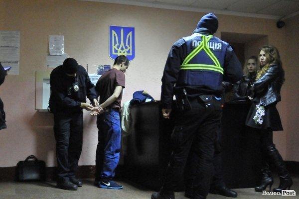 «Нічна варта»: розбиті вітрини, п‘яний «беркут» та порізані дівчата