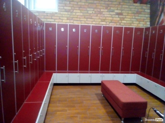 «Гламурна» жіноча роздягальня