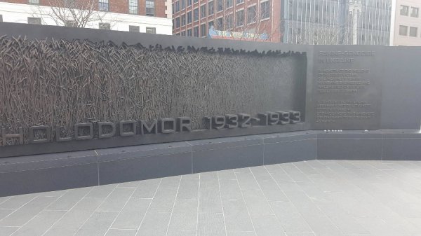 «Нотатки мандрівниці» Юлії Євпак: Санта-Барбара, бабусі в Instagram, качка в Білому домі