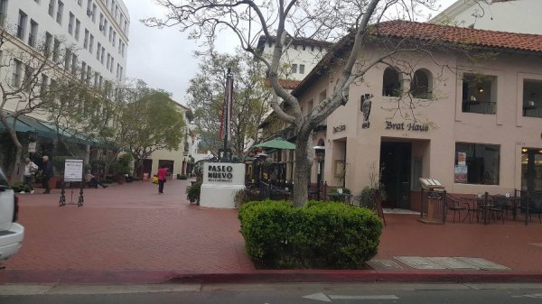 «Нотатки мандрівниці» Юлії Євпак: Санта-Барбара, бабусі в Instagram, качка в Білому домі