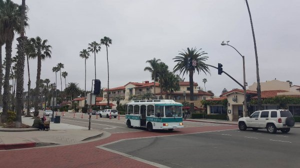 «Нотатки мандрівниці» Юлії Євпак: Санта-Барбара, бабусі в Instagram, качка в Білому домі