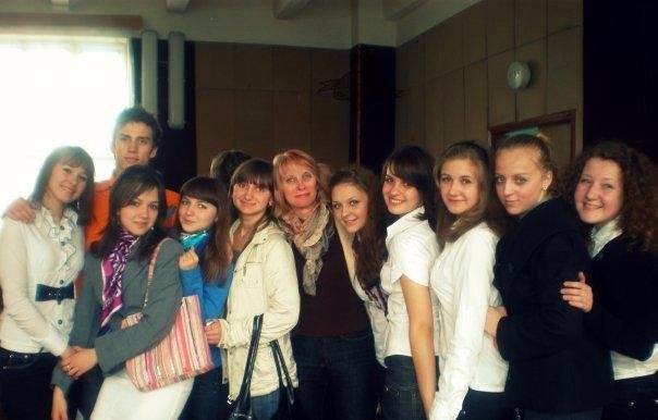 Владислава Жорняк - крайня справа