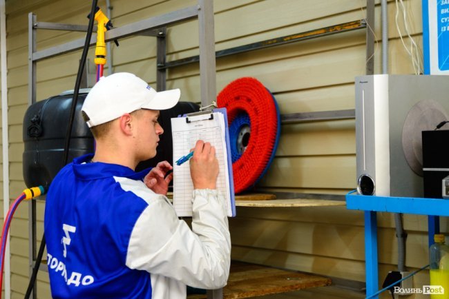 У пилу і мікробів – жодного шансу: де у Луцьку якісно і безпечно почистити килим. ФОТО* 