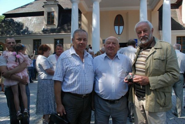 З Іваном Корсаком та Михайлом Ткачуком в день відкриття музею-садиби В'ячеслава Липинського у Затурцях Локачинського району на Волині. 22 серпня 2011 року. 