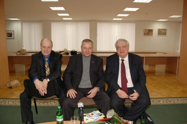 З Михайлом Слабошпицьким та Юрієм Щербаком у Волинському національному університеті. Луцьк. 23 лютого 2012 року.